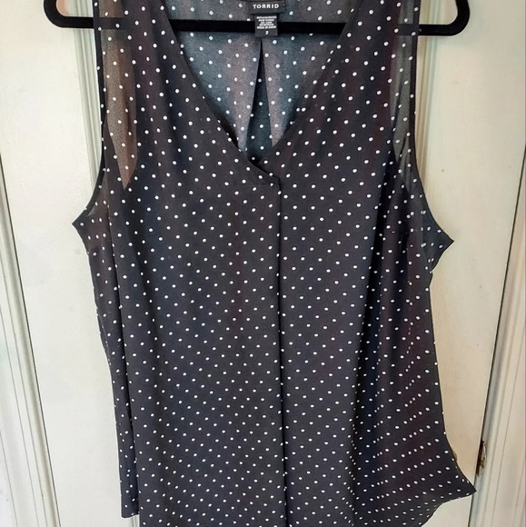 Torrid Polka Dot Single Pleat Georgette Tunic Top in Size 2 - Picture 2 of 5